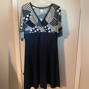 Size Large black and white mini dress with geometrical shapes